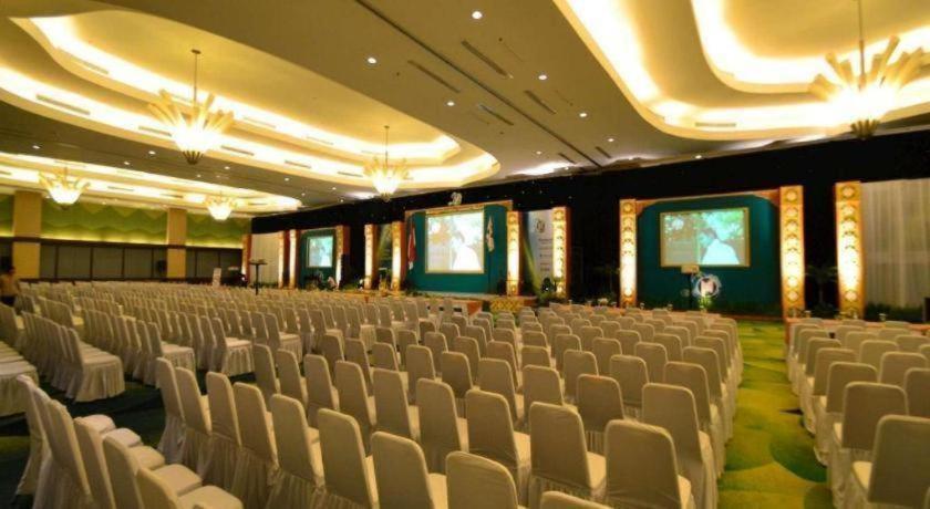Ipb Convention Hotel Botani Square Bogor Exterior foto